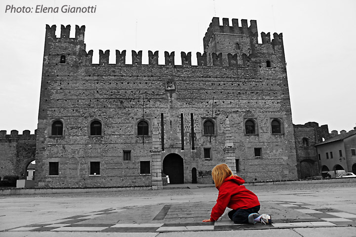 Marostica e la giacca rossa