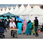 Marrakesch - Djemaa el Fna: 3-Rad-Kinderwagen und Verkaufsbuggy für kleine Geschäfte