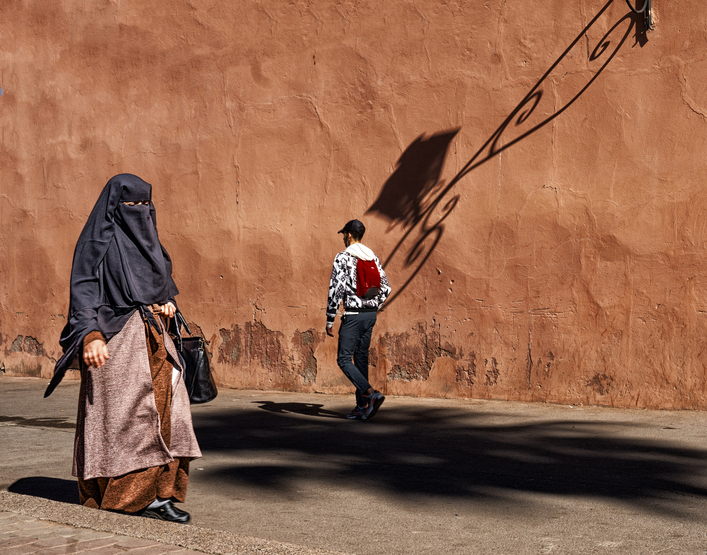 Marrakesch: Schattenspiel an der Koutoubia-Moschee