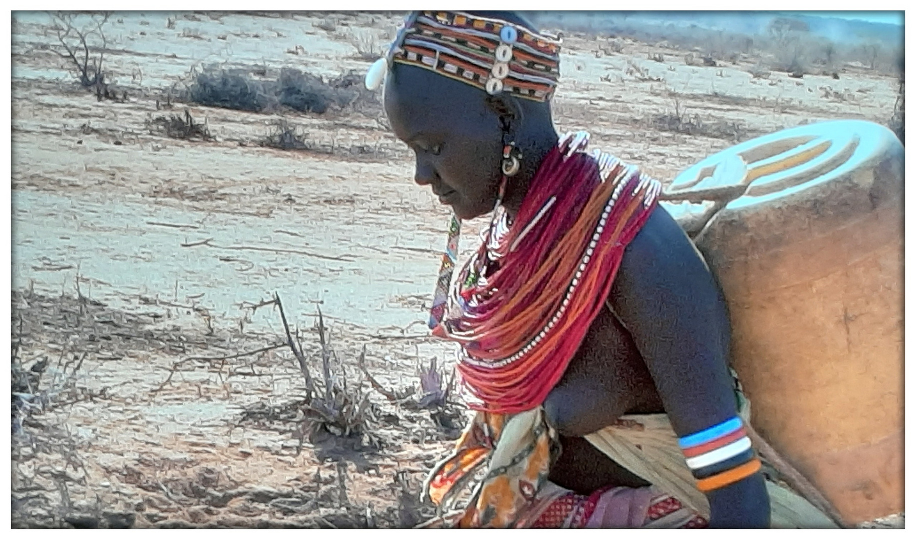 Marsch des Überlebens: Frauen beim Wasserholen im Norden  Kenyas 