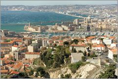 Marseille, Hafen und Stadt im Sirocco Wind...