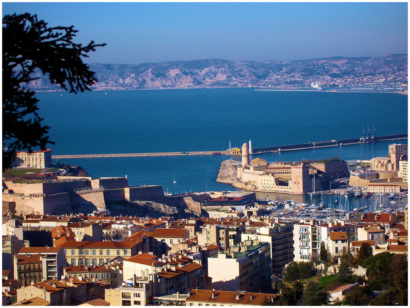 Marseille. Les forts