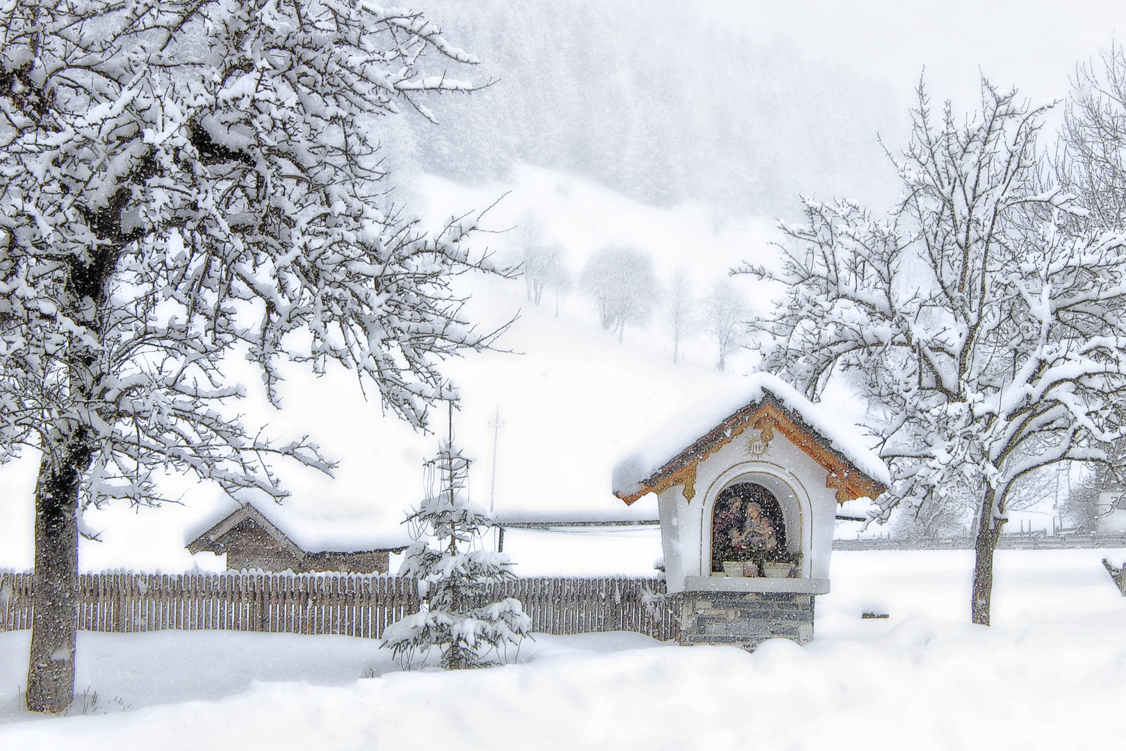 Marterl im Schnee (Werfenweng/Sbg.)