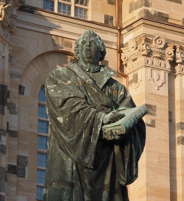 Martin Luther vor der Dresdener Frauenkirche