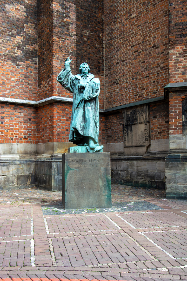 Martin Luther vor der Marktkirche Hannover