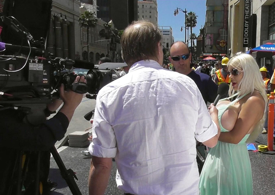 Martina Big – TV recordings for NBC on the Hollywood Blvd.