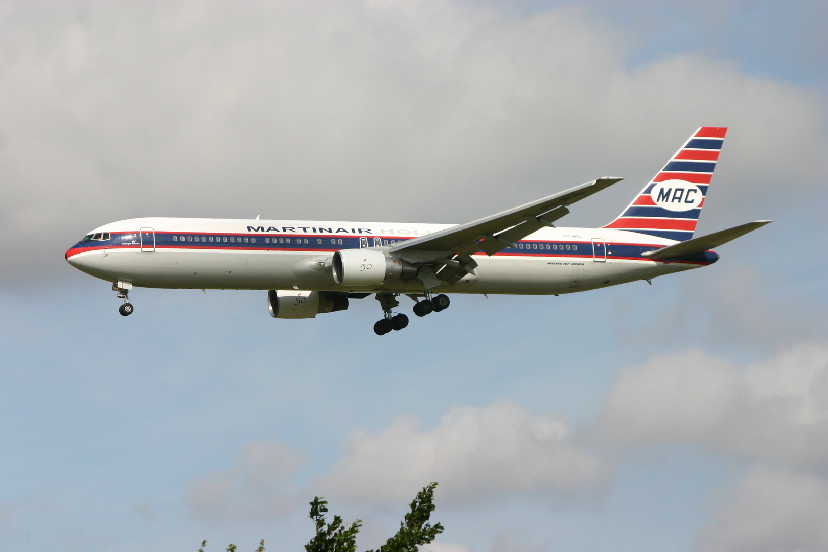 Martinair B767-31AER PH-MCL