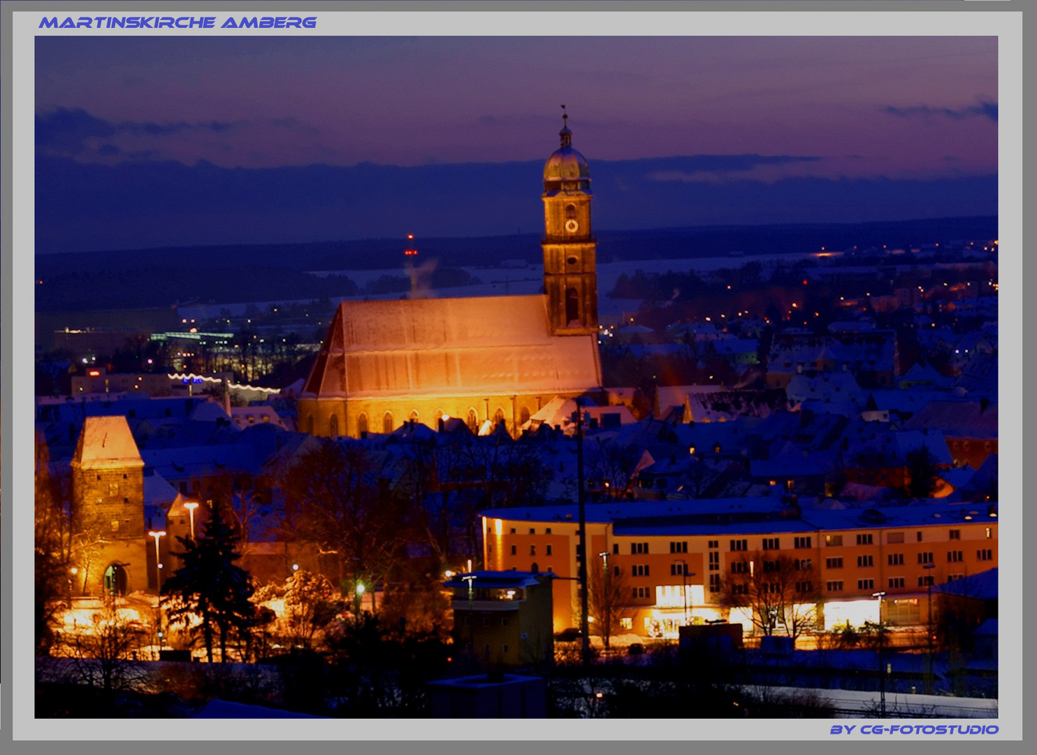 Martinskirche bei Nacht und Schnee