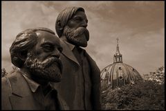 Marx Engels Denkmal und Berliner Dom