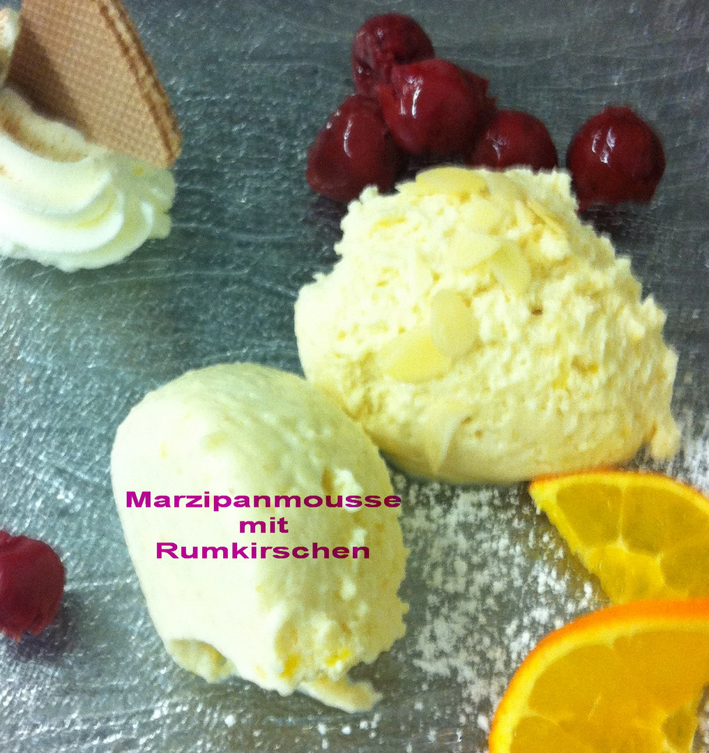 *** Marzipanmousse *** mit Rumkirschen