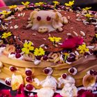  Marzipanschweinchen auf der Schokotorte