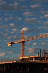 más centros comerciales. grúa torre