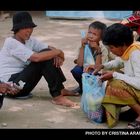 MAS GENTE EN CAMBOYA