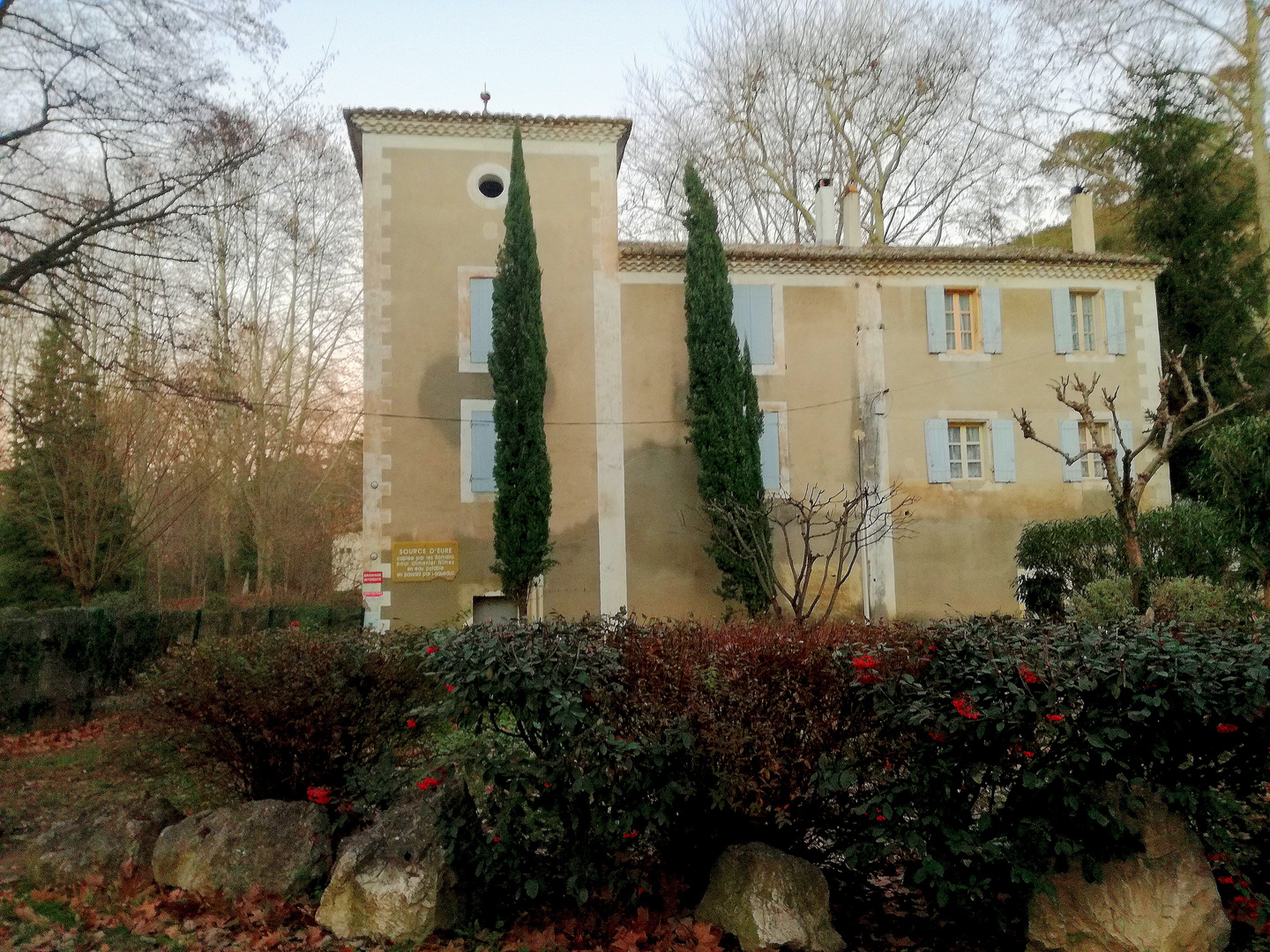 Mas vers Uzès, au pied de la source de l'Eure