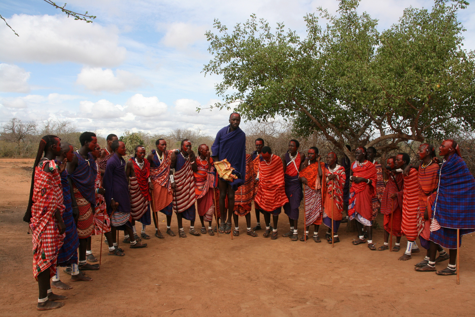 Masai bei einer internen Kulturveranstaltung in ihrem Dorf.