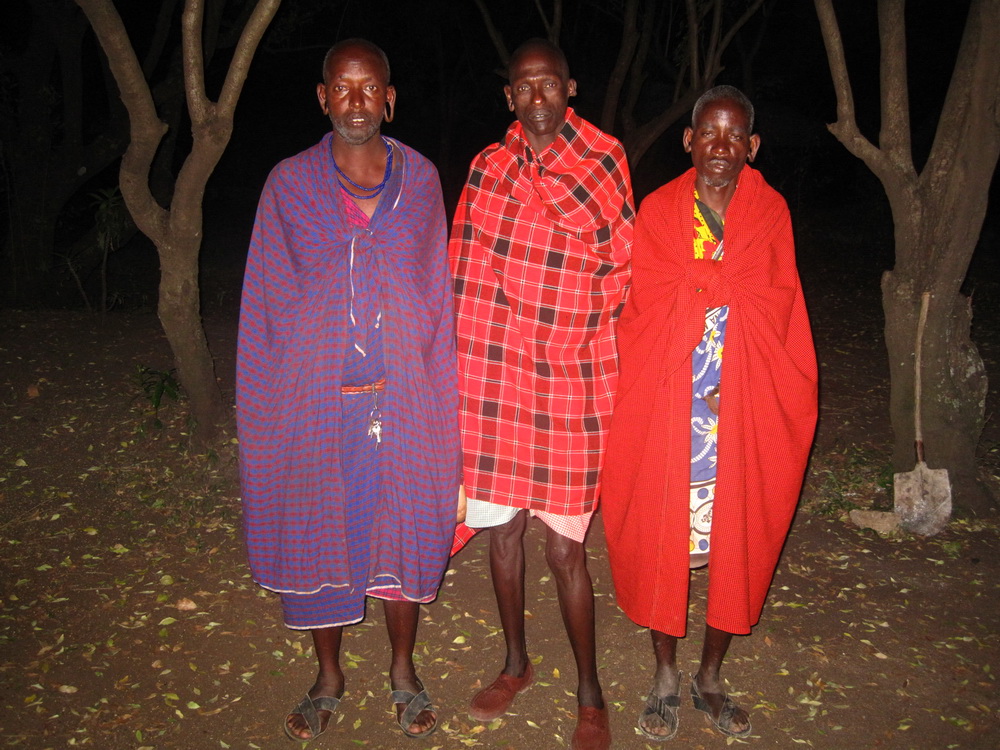 Masai in ihrer stammesüblichen Tracht