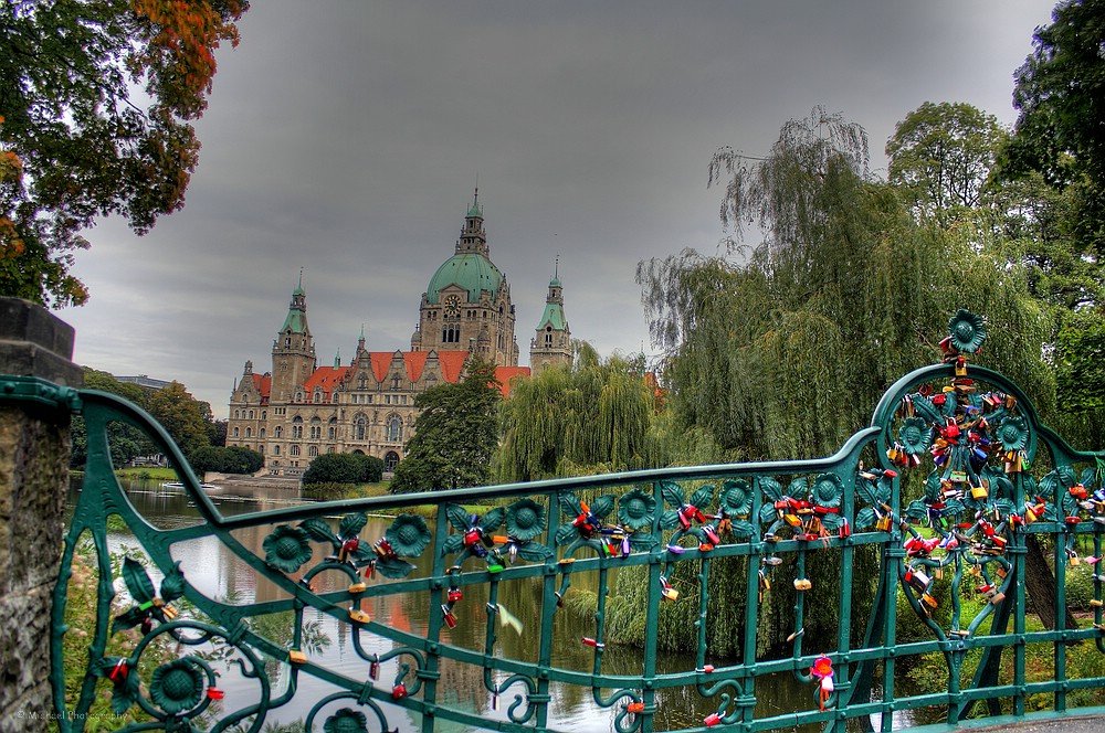 Maschpark mit dem Neuen Rathaus