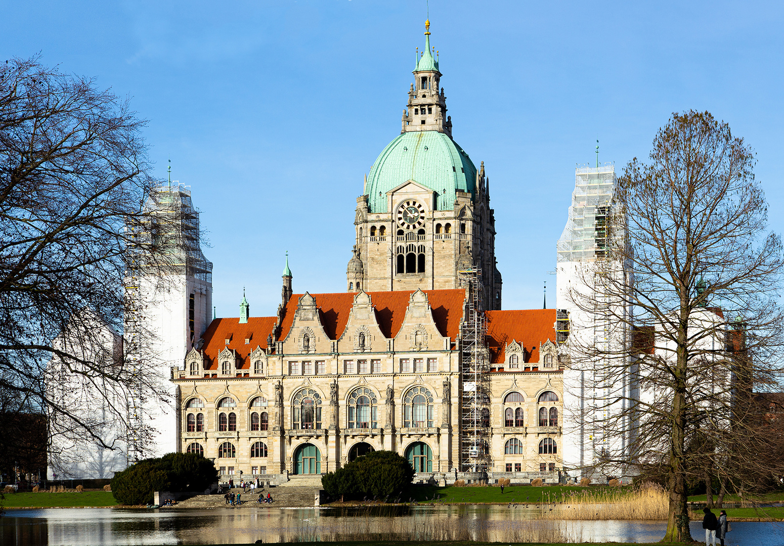 Maschpark und Rathaus