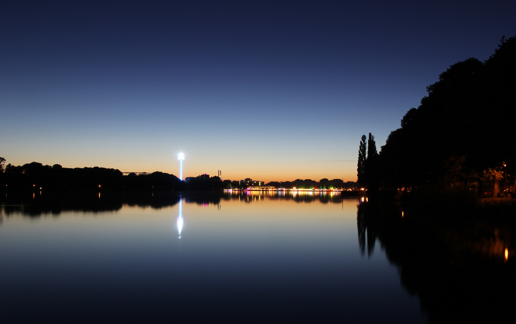 Maschsee zur 'Blauen Stunde'