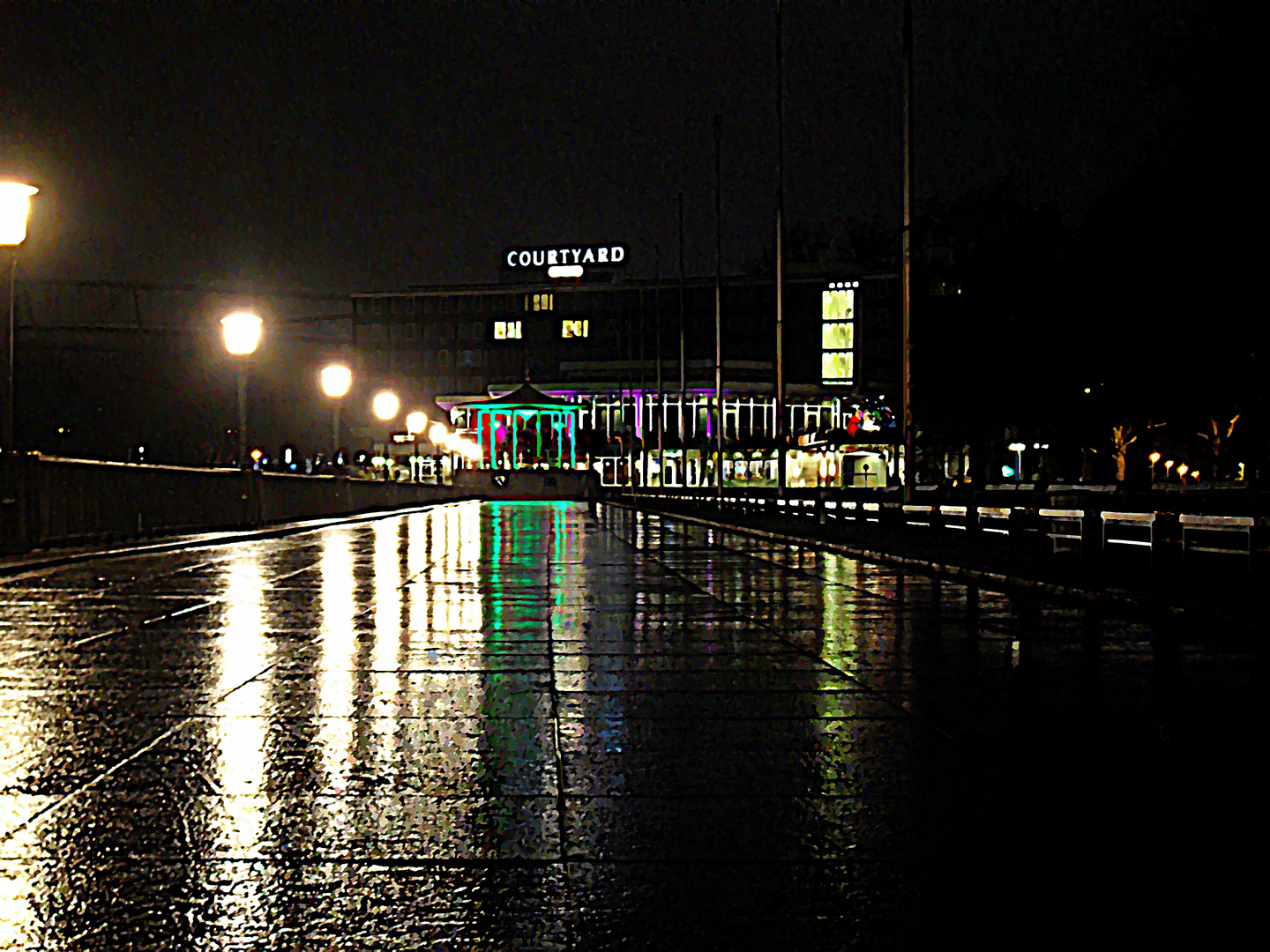 Maschseepromenade und Courty Yard Hannover