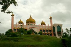 Masjid Bahagian Mosche - Staatsmoschee in Kuching