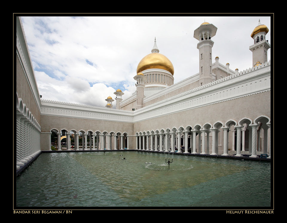 Masjid Omar Ali Saifuddien I, Bandar Seri Begawan / BN