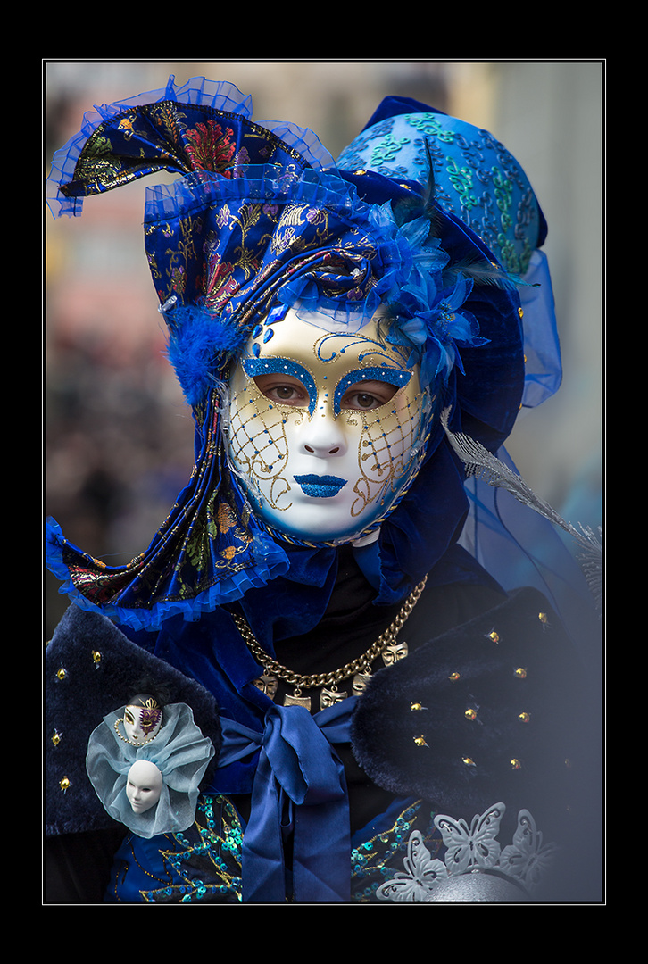 Maske in Blau