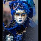 Maske in Blau