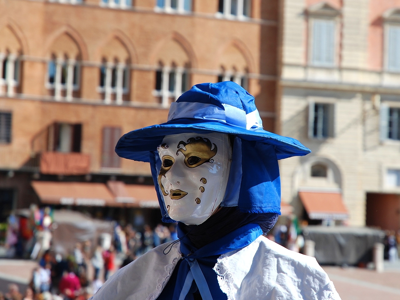 Maske in Blau