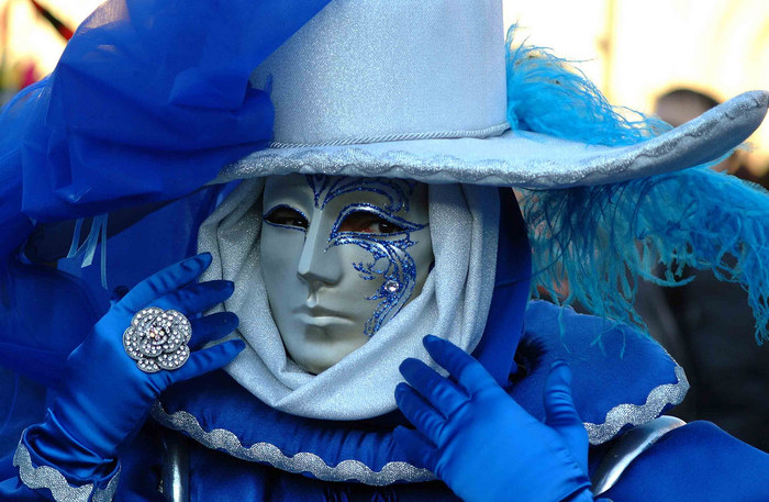 Maske in Blau