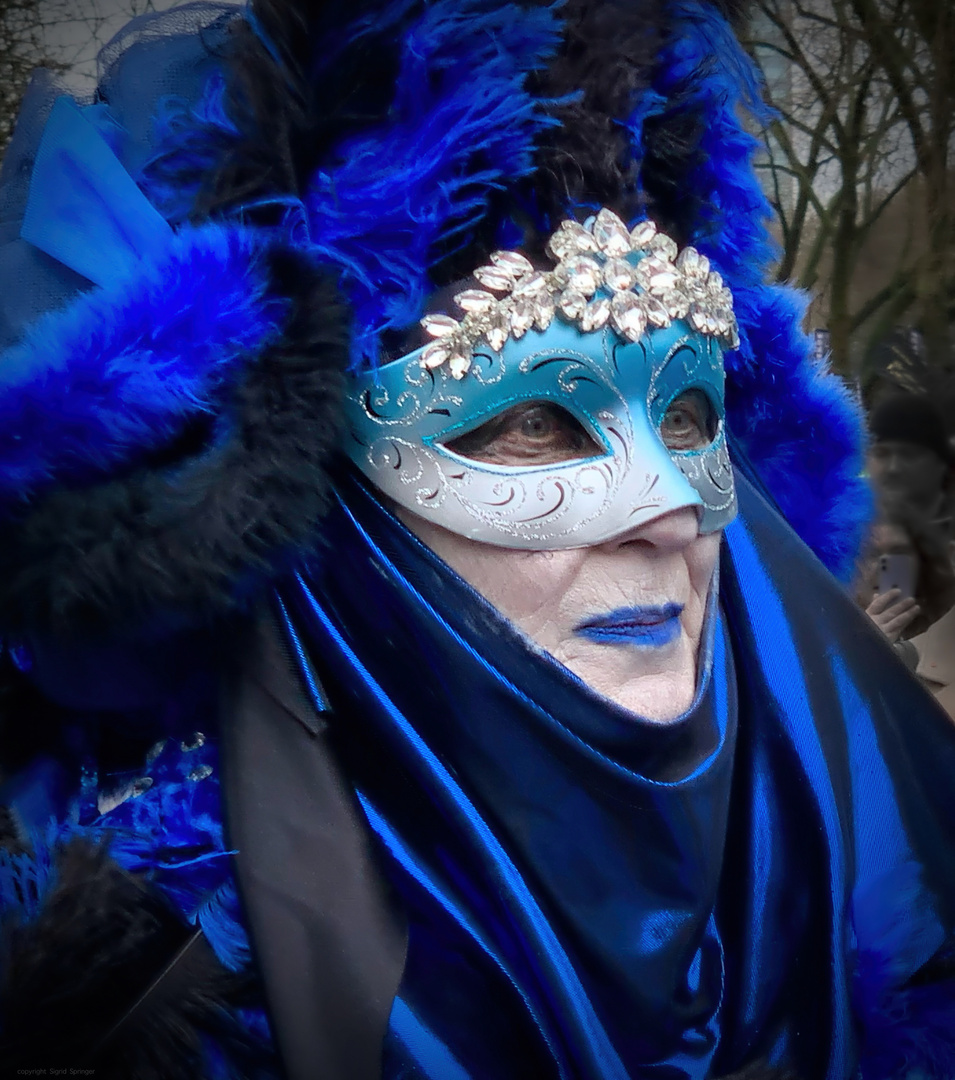 Maske in blau 