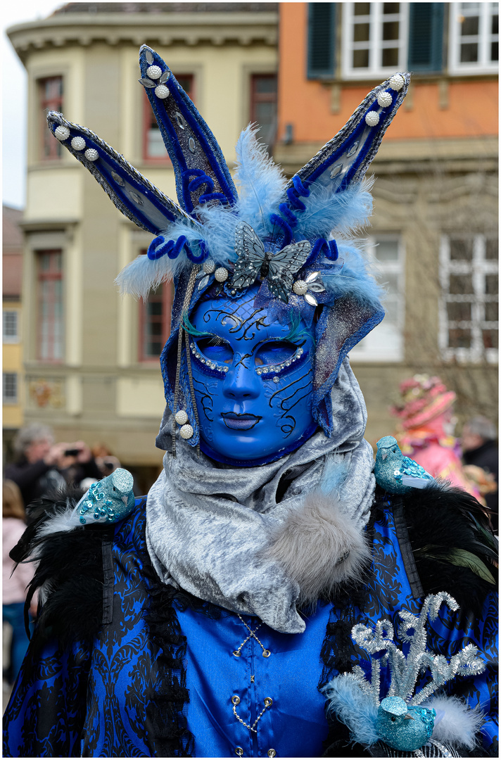 Maske in Blau !