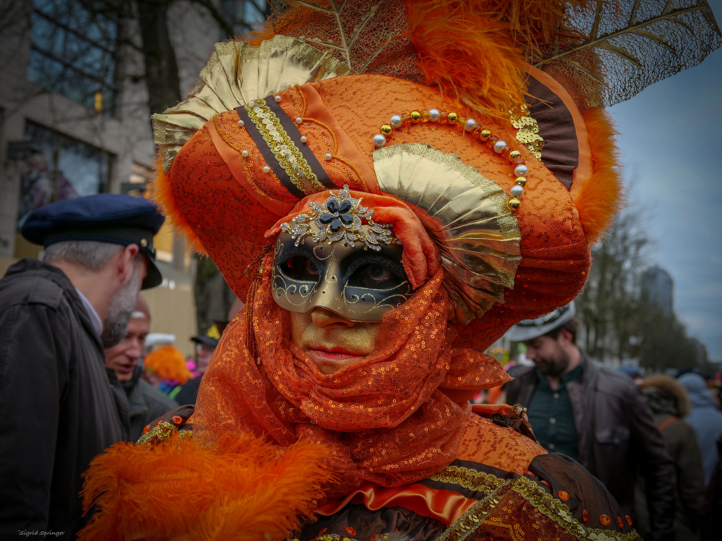 Maske in orange