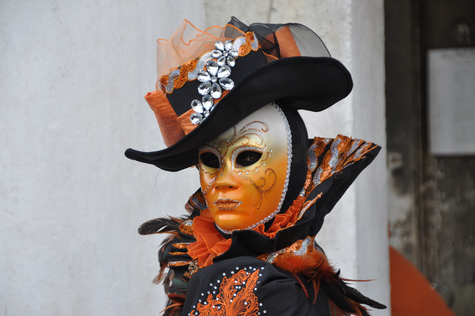 Maske in Orange