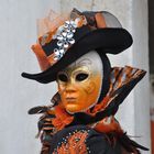 Maske in Orange