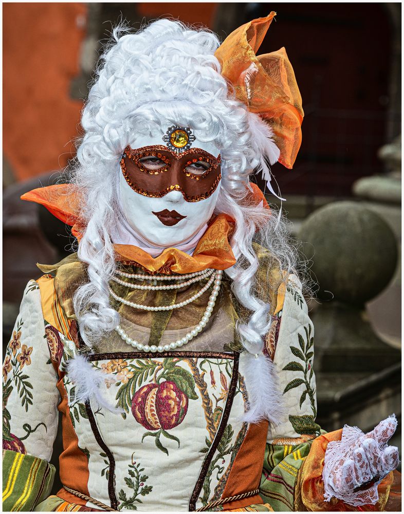 Maske in Rot !