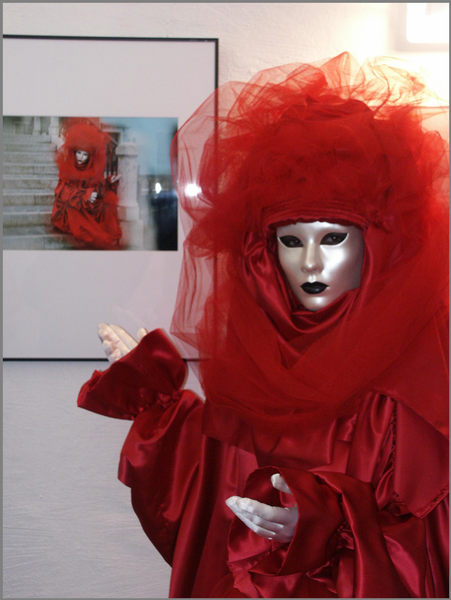 Maske in Rot