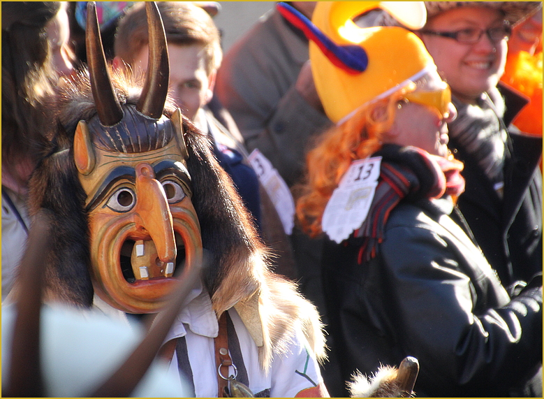 MASKE street Fasching NARREN