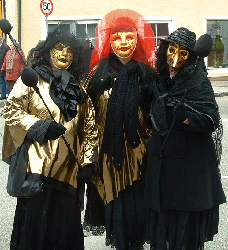 Masken bei Faschingszug in Au/Hallertau