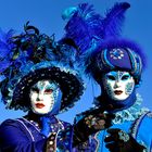 Masken in blau