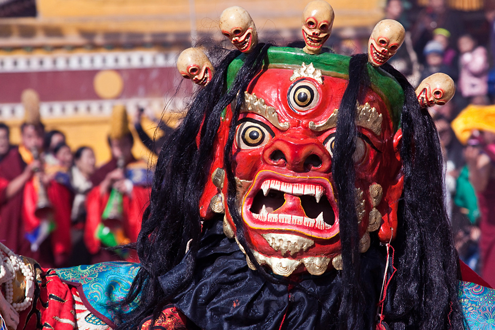 Maskentanz beim Neujahrsfest im Kloster Rebgong