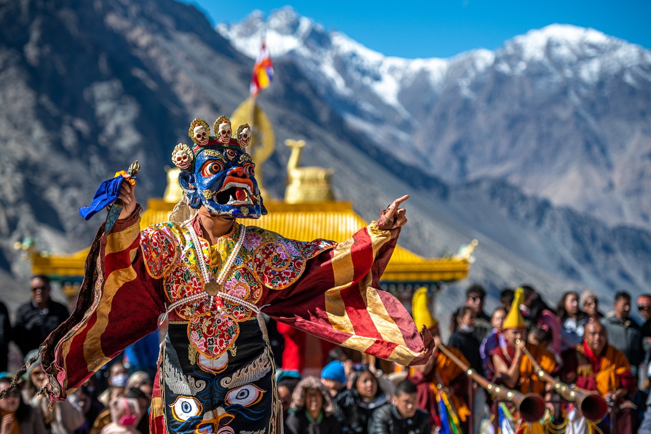 Maskentanz im Himalaya