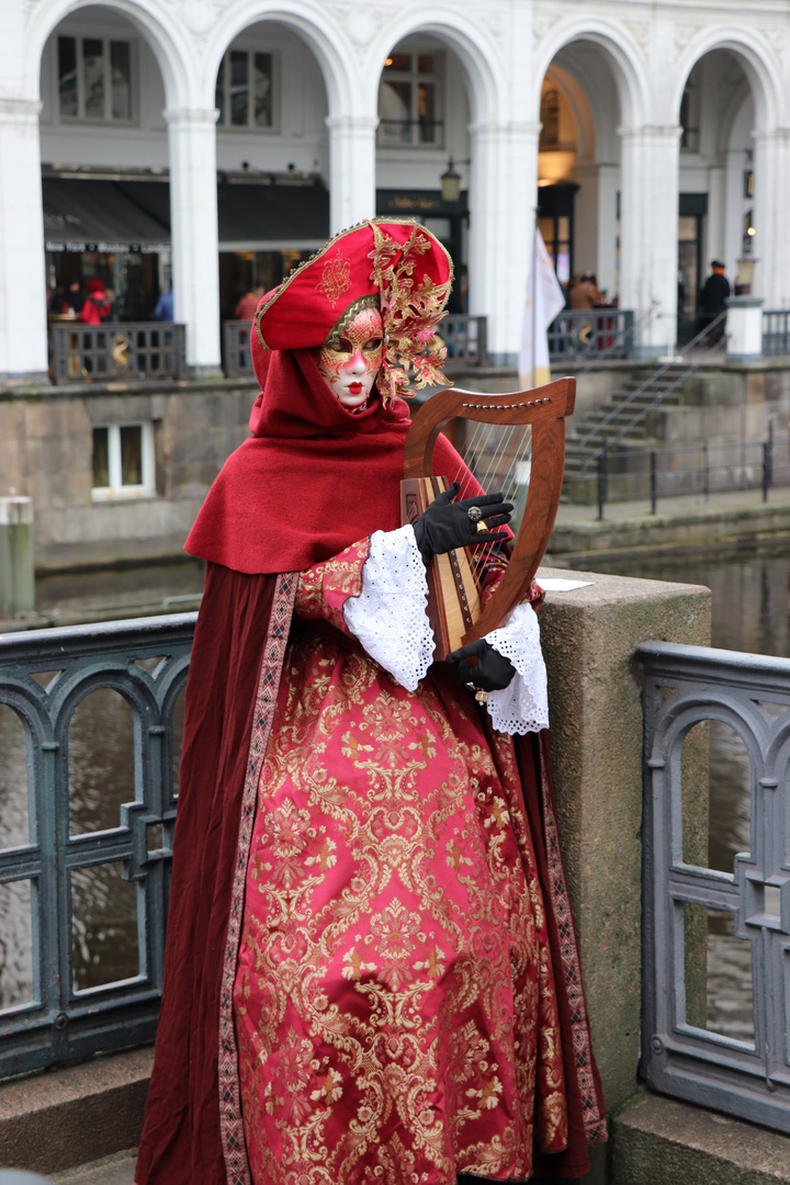 Maskenzauber an der Alster 3