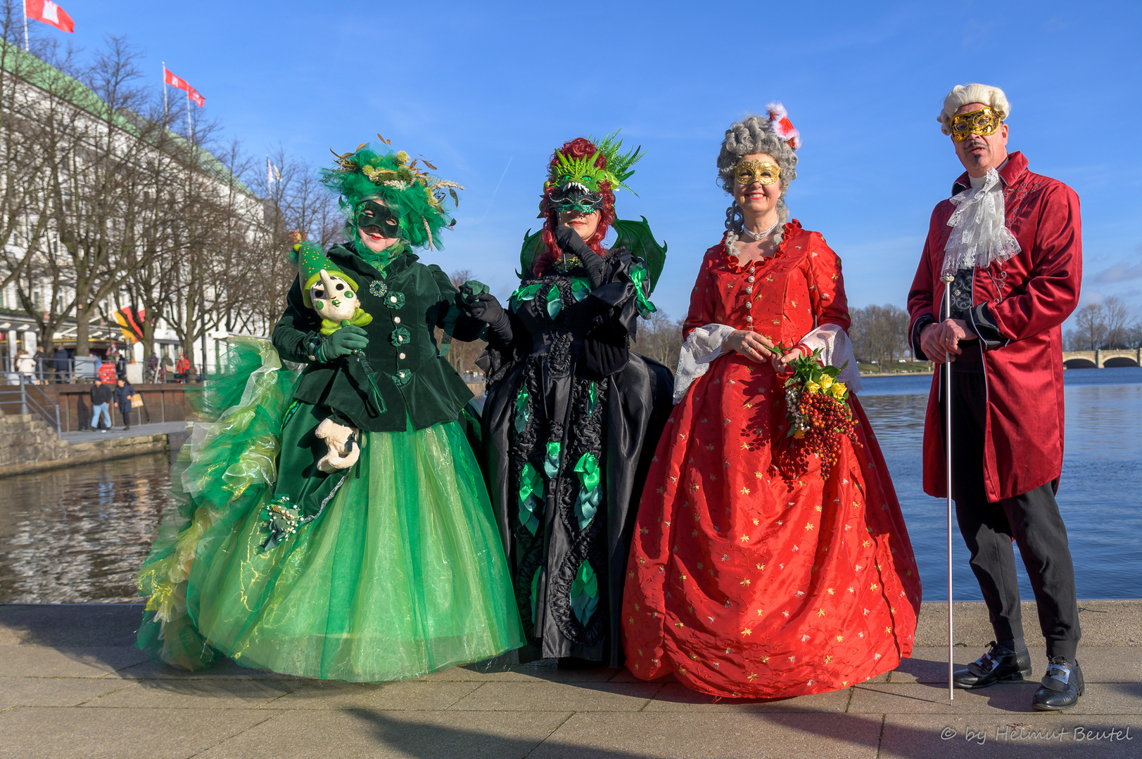 Maskenzauber an der Alster 9