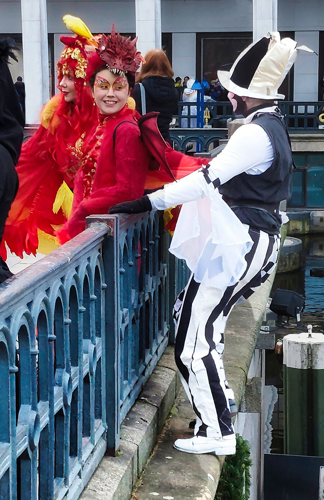 Maskenzauber Flirt mit Augenkontakt (Maskenzauber an der Alster)