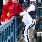 Maskenzauber Flirt mit Augenkontakt (Maskenzauber an der Alster)