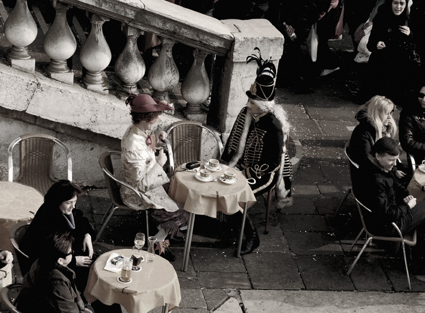 Masks at the cafè