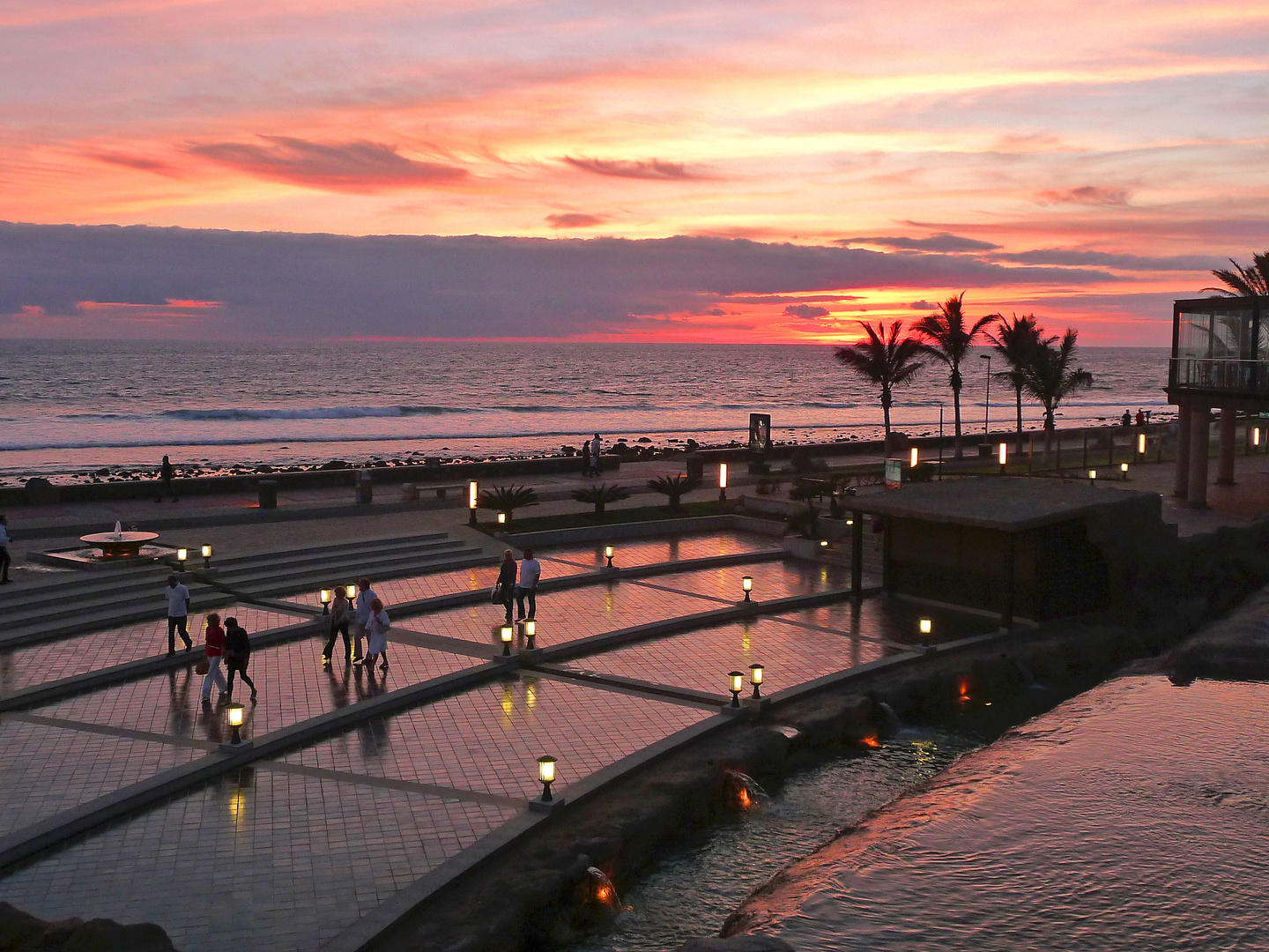 Maspalomas: sundown - seafront