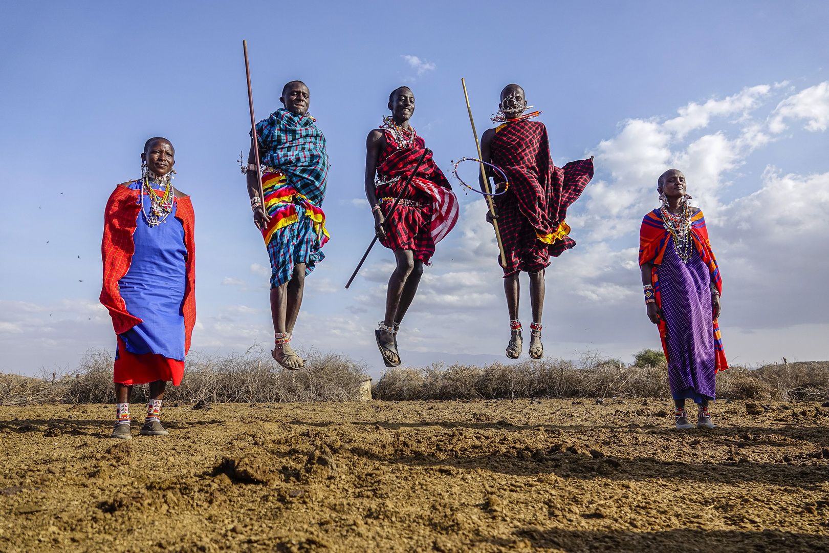Massai beim Hochspringen