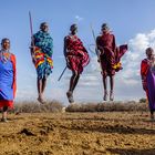 Massai beim Hochspringen